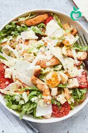 Caesar Salad Mit Joghurt Dressing Und Hahnchen Eatbetter Gesunde Einfache Rezepte Tipps Fur Jeden Tag Rezept In 2020 Einfache Rezepte Mittagessen Rezepte Leckere Salate