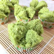 Menyajikan resep cara membuat aneka kue praktis sederhana dan mudah untuk pemula, kue kering, aneka gorengan, minuman segar, resep kue lebaran terbaru. Resep Bolu Kukus Pandan Mekar