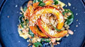 Rezept Ofenkurbis Mit Gouda Und Spinatsalat Rezepte Essen Kochen Lebensmittel Essen