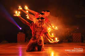 Jangan lupa like dan subscribe yah cukk.!! Sejarah Tari Lilin Video Gambar Properti Gerakan Kostum Lengkap