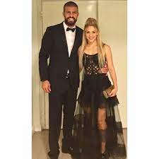 Shakira and gerard piqué images on fanpop. Shakira Attended Lionel Messi S Wedding With Boyfriend Gerard Pique Martha Stewart Weddings