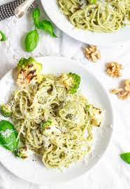 Romanesco Spaghetti Mit Pesto Und Parmesan Rezept In 2020 Spaghetti Mit Pesto Lecker Rezepte