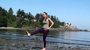 Yoga For Athletes Mogul Muncher By David Procyshyn Http Www Doyogawithme Com Knee Strengthening 10 Minutes Yoga For Knees Yoga Athlete
