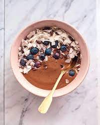 Creamy Chocolate Blueberry Bowl One Of My Absolute Faves For Breakfast It S So Creamy So Delicious And So Easy Just Thro Lecker Gesunde Rezepte Rezepte