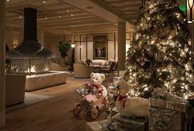 23 Gorgeous Hotels Decked Out For The Holidays Fun Christmas Decorations Hotel Bel Air Hotel Decor