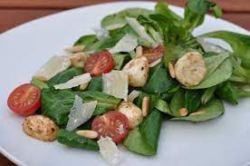 Mediterraner Feldsalat Caprese Feldsalat Caprese Salat