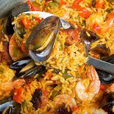 Die Paella Ist Ein Traditionell Valencianisches Gericht Paella Rezept Rezepte Meeresfruchte