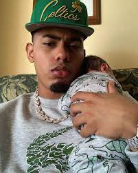 Farruko 'la forma en que me miras' remix por guayafull.com. Myke Towers Is A Dad Rapper Welcomes First Child A Son Photo People Com