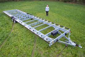 Ein richtiges häuschen, in unserem fall aus holz, gebaut auf einen anhänger. Chassis Techtinyhouse
