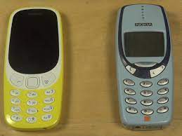 O design lembra o antigo tijolão, mas as bordas parecem mais arredondadas. Duelo De Irmaos Nokia 3310 Tijolao Enfrenta Seu Sucessor Em Teste De Resistencia Tudocelular Com