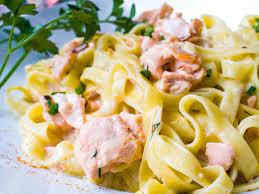 Lachsnudeln Rezept Rezept Lachsnudeln Lachs Gerichte Rezepte