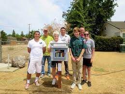 Sidney Kelley Bakersfield Ca This Library Was Part Of An Eagle Project By Austin Albert Crew 317 Who Built And Installed Little Free Libraries Free Livres