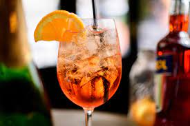 It consists of prosecco, aperol and soda water. The Aperol Spritz Is Not A Good Drink The New York Times