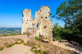 Constant drachenfels, the great enchanter was a very powerful and extremely old necromancer and daemonlogist. Sagenhaft Schloss Drachenburg Und Burg Drachenfels