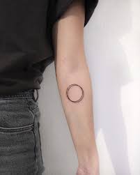 Two Circles With Some Interruptions And Dots Handpoke Handpoked Nomachine Stickandpoke Sticknpoke Machinefree Handpo Dovme Fikirleri Dovme Guzellik