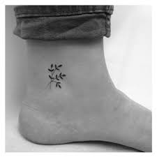 Handpoked For Rabea Check Out Cocoschwarz Handpoke Tattoo Sticknpoke Handpoked Stickandpoke Flowerlove Mini Tattoos Karizmatik Dovmeler Dovmeli Kizlar