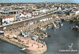 Cpsm France 85 Saint Gilles Croix De Vie Le Port Et Le Quai De La Republique 85 Vendee Saint Gilles Croix De Vie 85 Ref 15848 Vendee Croix La Vie