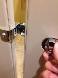Black spring action stall/gate latch. Restroom Stall Locks That Don T Go All The Way Mildlyinfuriating