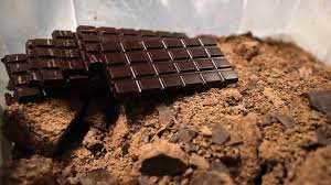 Le meilleur chocolat pour la santé reste le chocolat noir, le chocolat au lait et le chocolat blanc contiennent plus de graisses et sucres, ce qui n'en fait pas le en fin de compte, le chocolat est bon, mais comme tout, il faut le consommer avec modération pour que cela soit bénéfique pour le corps. Star Des Fetes Le Chocolat Est Il Vraiment Bon Pour La Sante