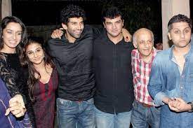 Aditya Roy Kapur Wiki Famous Bollywood Actor And Popular Crush Of Girls Reporter Live Aditya roy kapur catches a screening of ek villain. aditya roy kapur wiki famous