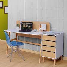 Meja ini juga dapat membuat pengunjung lebih betah karena motifnya yang tidak membosankan meskipun dilihat terus menerus. Meja Komputer Minimalis Meja Belajar Meja Laptop Dan Kursi Meja Kerja Desain Meja Kerja Meja