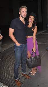 Kaitlyn Bristowe And Fiance Shawn Booth Go For Stroll In Ny Kaitlyn Bristowe Shawn Booth Kaitlyn Bristowe Bachelorette