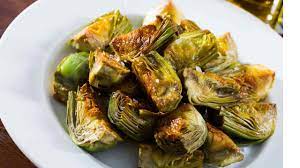 I carciofi caramellati, sono un delizioso contorno a base di carciofi freschi, caramellati in padella se amate i contrasti, questi carciofi caramellati, diventeranno un contorno facile da replicare spesso. Carciofi Saltati Un Contorno Ricco Leggero E Sfizioso