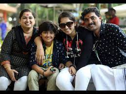 Unni Mukundan Denies Marrying Sanusha Santhosh Filmibeat Yes, dogs can be as emotional as people and unni mukundan is enjoying indulging their idiosyncrasies. unni mukundan denies marrying sanusha
