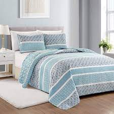 Bedspreads to add warmth to your bedroom. Amazon Com Reversible Paisley Striped Bedspread Full Queen Size Quilt With 2 Shams 3 Piece Reversible All Season Quilt Set Sky Blue Quilt Coverlet Bed Set Kadi Collection Kitchen Dining