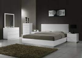 J M Naples Platform Bedroom Set In White Lacquer