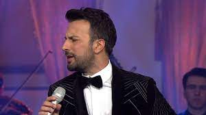 Tarkan Aksam Oldu Huzunlendim Ben Yine Sozleri Aksam Oldu Huzunlendim Ben Yine Hasret Kaldim Gozlerinin Rengine Gel Mehtabim Ge Muzik Sanat Muzigi Sarkilar