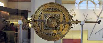 Cine a inventat busola, când au fost inventate bretelele, cine a inventat primul alfabet, de ce putem să ne vedem în oglindă, de ce e sângele roșu ș o enciclopedie ilustrată și bine documentată. Cine Si Cum A Inventat Busola DeÈtepÈi Ro