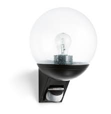 Cu becurile puse imi da tensiune pe toate 3, cu pecurile scoase pe 2 si fara activarea butonului pe unul singur. Dedeman Aplica Exterior 005535 Cu Senzor De Miscare Infrarosu L 585 1 X E27 Neagra Dedicat Planurilor Tale