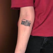 Had The Honor Of Doing Hannah S First Tattoo A Vintage Camera In Honor Of Her Father And Grandfather Thanks So Much For Your Trust Tattoo Handpoke H