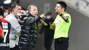 Bursa ekibi, uğurlu'nun yönettiği 5 deplasman. Besiktas Tan Flas Yasar Kemal Ugurlu Paylasimi