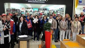 Mister minit chateauroux carrefour jako profesjonalny szewc. Greve Surprise A L Hypermarche Carrefour De Chateauroux Les Salaries Reclament Des Embauches