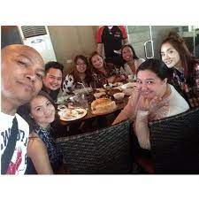 Dara Hangs Out With Her Filipino Friends South Korean Idol Yg Entertainment Korean Girl Groups
