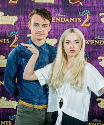 This is literally the cutest relationship i have ever seen!!! Dove Cameron Boyfriend Thomas Doherty On First Date