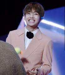 His Cute Box Smile Kim Taehyung Taehyung Bts Taehyung