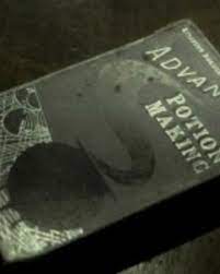 Start by marking harry potter y el misterio del príncipe (harry potter, #6) as want to read el anciano director solicitará la ayuda de harry y juntos emprenderán peligrosos viajes para intentar debilitar al enemigo, para lo cual el joven mago contará con la ayuda de un viejo libro de pociones. Copia De Severus Snape De Elaboracion De Pociones Avanzadas Harry Potter Wiki Fandom