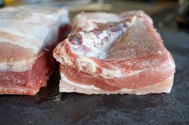 Couvrir et cuire de six à huit heures à faible intensité. Recettes De Poitrine De Porc Et De Mijote