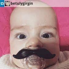 Bebeginizin Fotograflarina Renk Katmak Istemez Misiniz Damakli Antialerjik Emzik Ile Hem Siz Hem Bebeginiz Cok Eglenecek Emzik A Biyiklar Renkler Fotograf