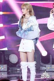 Lisa Pics On Twitter Blackpink Fashion Kpop Girls Blackpink