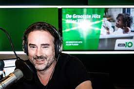 Climbing mount kilimanjaro in shorts, running a half marathon above the arctic. Jeroen Nieuwenhuize Verlengt Radio 10 Contract Show Gelderlander Nl