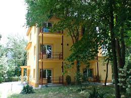 Vila noua, construita in hotelurile, vilele, casele de odihna din statiunea eforie nord pot primi pana la 19000 de turisti. Cazare Eforie Nord Cazare Vile Eforie Nord Cazare Pensiune