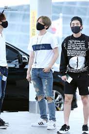 Exo Baekhyun N Xiumin Do They Shave Or Do They Not Grow Leg Hair Xd Exo Fashion Exo Airport Fashion Exo Baekhyun