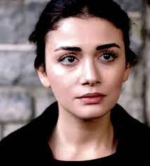 Pin By Monsilya On Ozge Yagiz Reyhan Actresses Cute