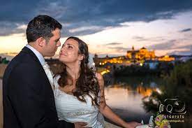 Por eso os haré un montón de fotos sin límites para que tengáis todos los momentos únicos de la boda en un álbum con las fotos que con elijáis. Fotografo De Bodas En Cordoba Reportajes De Boda Documental Emocional Sin Poses Mq Fotografo Y Video De Bodas Espana