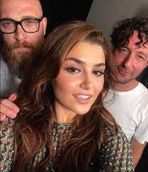 Hande Ercel In Sac Rengi Ve Sac Modeli Hakkinda Tum Bilgiler Hair Color Beautiful Girl Face Hande Ercel