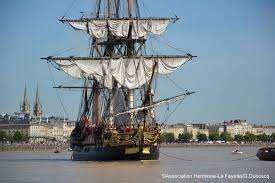 Bordeaux Port De La Lune Sailing Ships Sailing Tall Ships